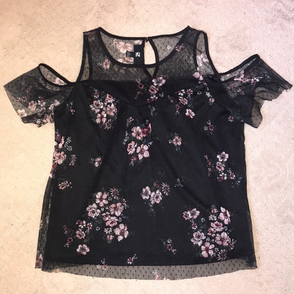 Iz Byer Tops - Beautiful Cold Shoulder Top L